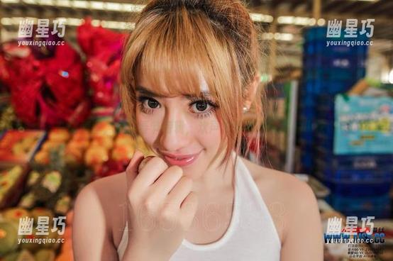 在线美图，爱丝春节特辑，欢声中那份不经意的小快感