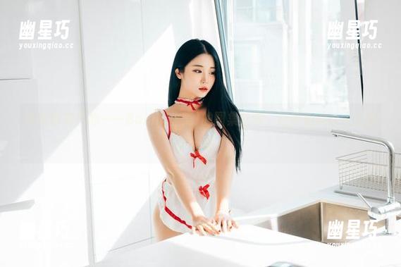 修女也有凡心——Bomi(普美)的图集分享，让我们谈谈人生的另一面。