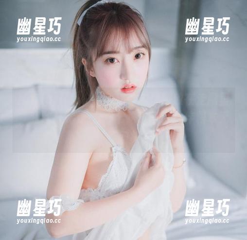 HaNari(하나리)的连体衣写真放在走廊里，我敢打赌走过63个路过的小伙伴根本无法不回头。