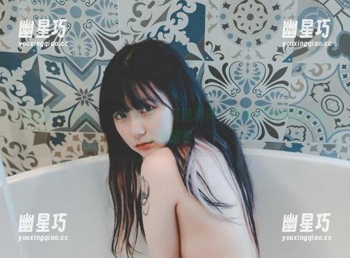 这些Hizzy(히지)的自拍，资源满满，更像是随手翻开的美图册呢。