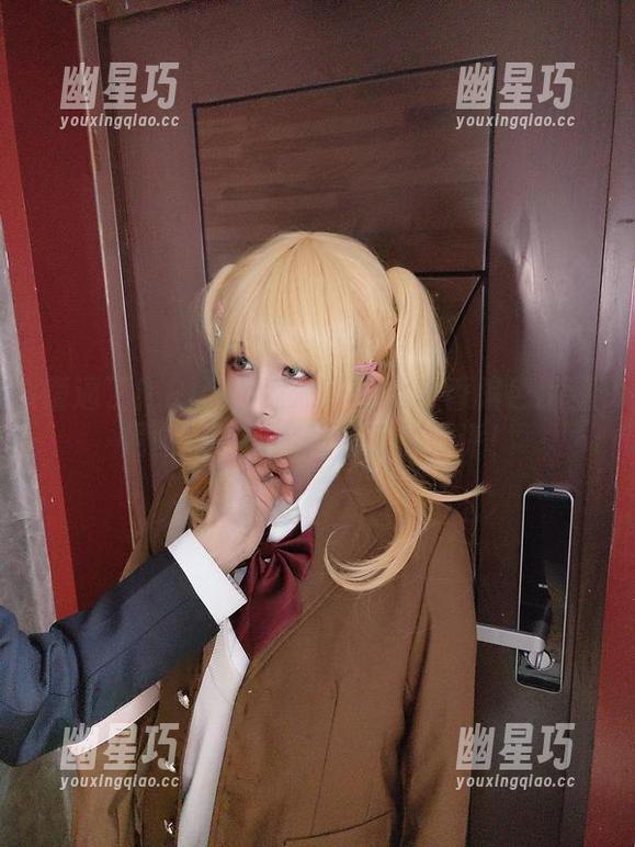 Rioko凉凉子 懵逼了!Rioko凉凉子的全套香槟色比基尼图包,取名喷雾无敌好评!