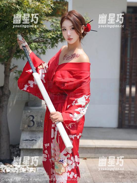 Xiuren秀人网 - 花瓣与和服，Egg尤妮丝在图包中用每个动作微妙传达着优雅。