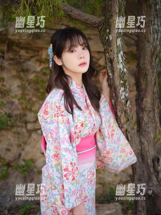 白衬衫的优雅和wuyo(우요)的姿态，简单原图竟与资源相得益彰，真让人感慨不已。