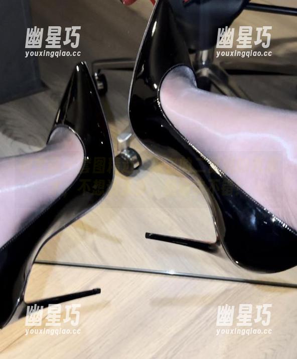 微密圈 - 套图精选：保守的二舅妈的死库水，不想说太多，但确实不错！