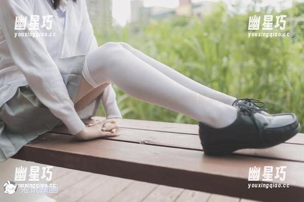 兔玩映画 乍看黑修女与白丝JK,兔玩映画这波美图根本太会引人遐想!