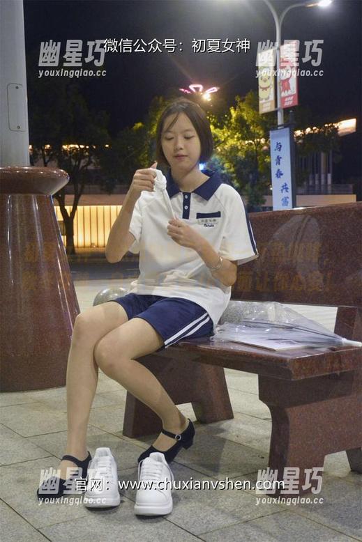 初夏女神 - 点点的图包就像一杯热咖啡，秋冬交替，自由领取的JK画面让你心安！