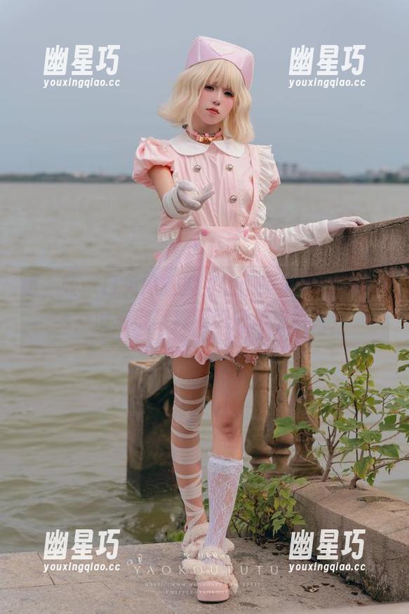 瞧，咬一口兔娘新披上的国家队02泳装cos，没点底蕴真不好意思放图片！