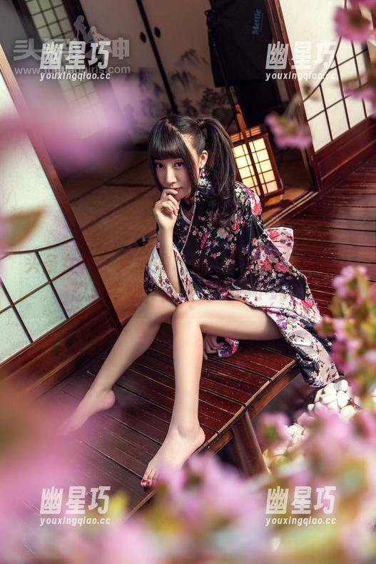 头条女神-尹菲 头条女神 - 尹菲的私拍:白色的光芒让人想起牛奶,我该喝一杯了吗?
