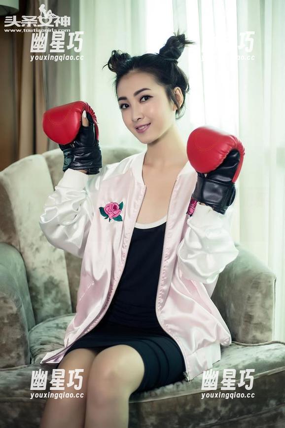 头条女神-松果儿 头条女神 - 松果儿的泳池美图,好像把夏天都偷偷带回来了?!
