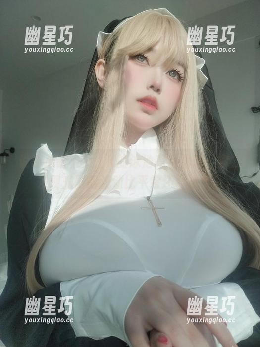 女主K 说真心话,女主K的泳池高清图册,你会发现光影的流动比平常还要迷人。
