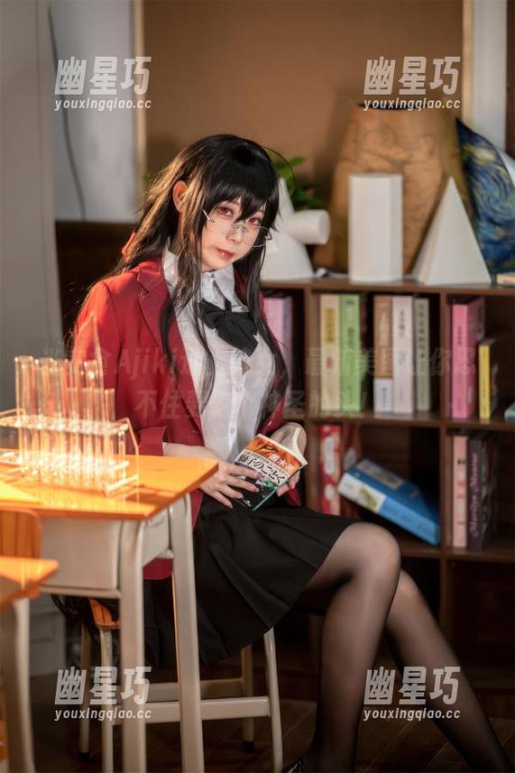 当安食Ajiki遇上修女，最新美图让你忍不住要磕个神圣的头！