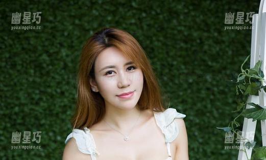 尤物馆 - 线上观看孟狐狸FoxYini的女王图集，谁能拒绝这种诱惑？