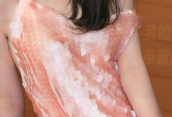 推女神 - 婕西儿婚纱，厉害了我的姐，美图亮得像灯泡，快下载把我这条新闻传播出去！