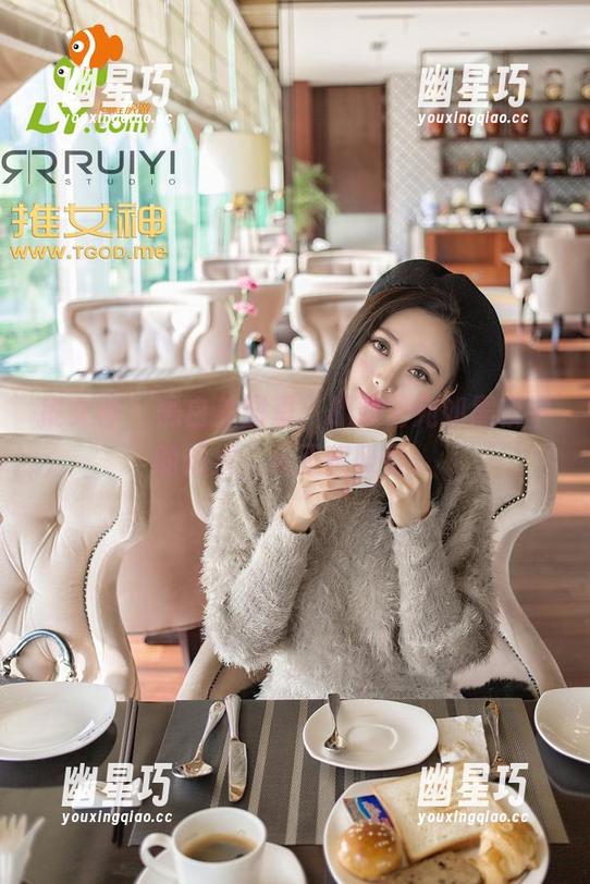 推女神 - 黑白美图里，战姝羽宛如黑夜中的焰火，反正很吸引。