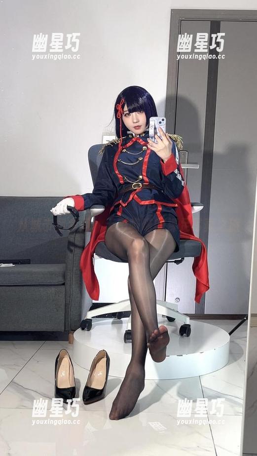 从城市到乡间，无影喵喵的裸足写真之旅
