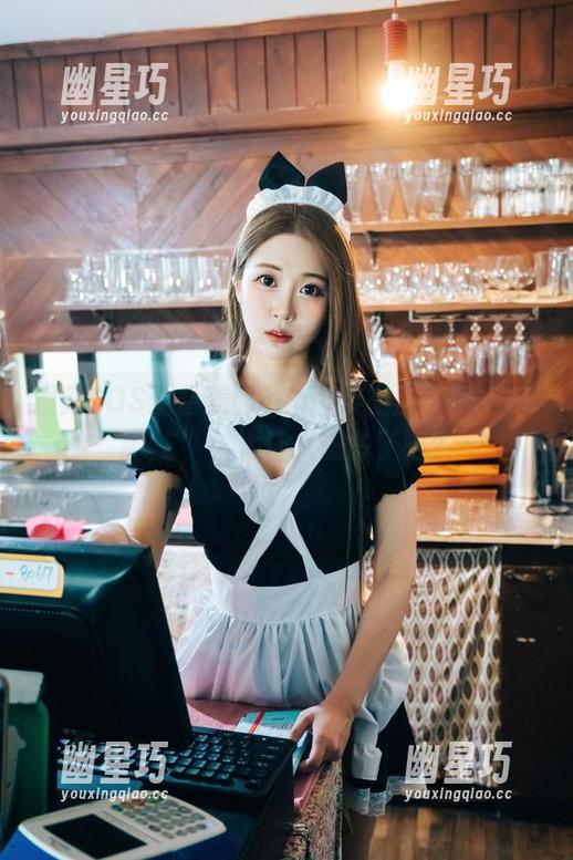 最新COS：普美(bomi)穿上那“BLUECAKE”，太让人想多了吧？