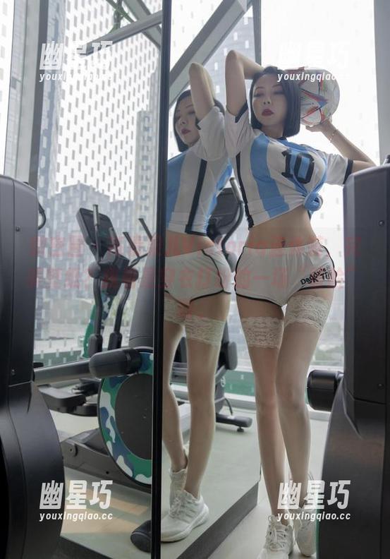 微密圈 - 高清果儿Victoria连体装，完美壁纸？我看是穿衣打扮的一场“冒险”啊。