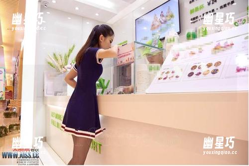 爱丝 - 红裙套图：若兮的裙子开始进化，连风都想看她展示新技术。