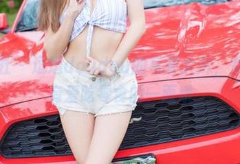 爱蜜社 - 逗逗doudou的写真大片，女神也有爱吃零食的一面哦
