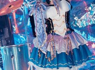 白莉爱吃巧克力终于把她的套装写真集更新了，我只想说，这颜值值回票价啊！