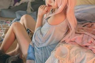 神沢永莉短裤写真：当短裤遇上超能力...像是要飞起来！
