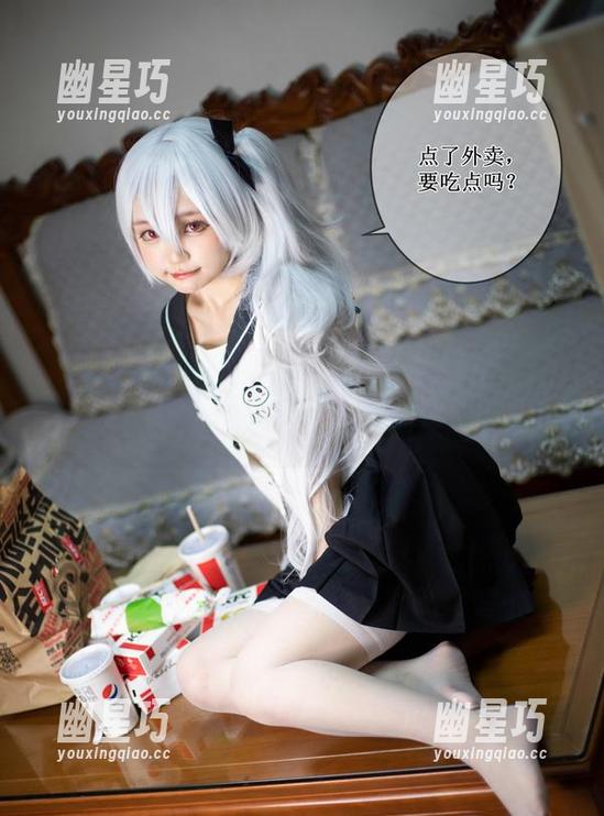 这组合真有趣，神沢永莉的厨房短款女仆最新套图，这衣服也太俏皮了吧！