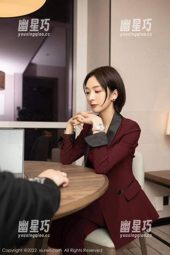 秀人网 - 当可可芝的圣诞私拍要上演，雪花和巧克力似乎都有了自己的小疯狂！