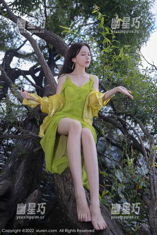 秀人网-容容容Alice 秀人网 - 容容容Alice裸足,定制出一片只属于她的“随心”天地。