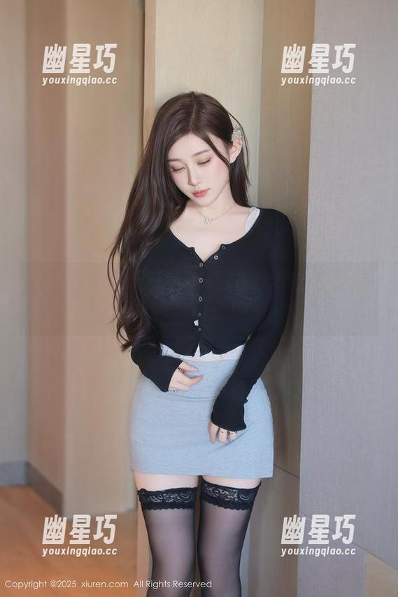 秀人网-李雅柔182CM 秀人网 - 夏天?李雅柔182CM的写真让我觉得自己都热了。