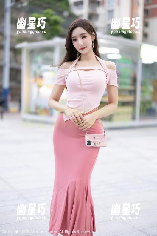 秀人网 - 每一张白兔西希的纯白写真都让我深思：为什么我不能长得像她？