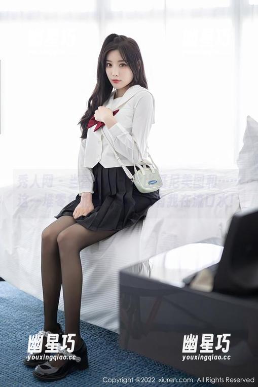 秀人网 - 当蕾蕾醒了没比基尼美图和……这一堆零食相遇，结果只有我在流口水！