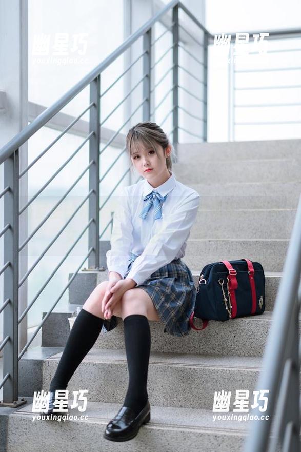 浴室里的秋楚楚不秃头，不愧是私房写真女王，居家也能气质非凡。