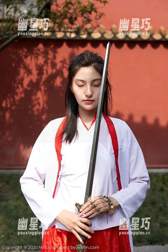 蜜桃社 - 玛丽Mary的女王写真：别问我，我也是惯性迷之崇拜