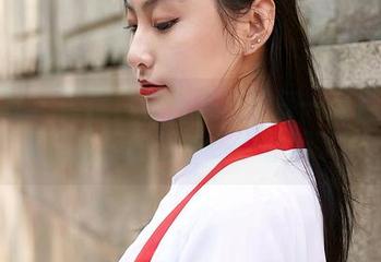 蜜桃社 - 美绪白丝合集里的每一张都是我无法抗拒的诱惑，太会玩了...