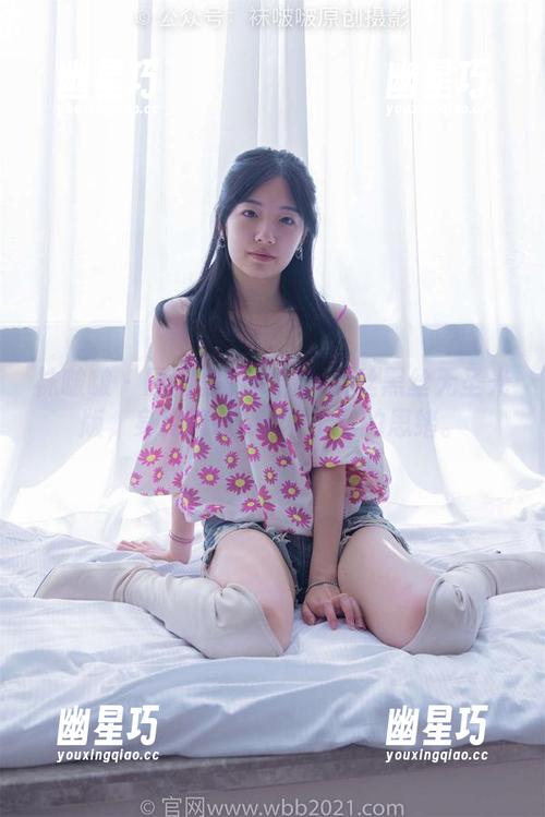 袜啵啵-稚予 袜啵啵 - 原图里的稚予:蕾丝黑丝无圣光版,身姿流转hack了我的思绪。