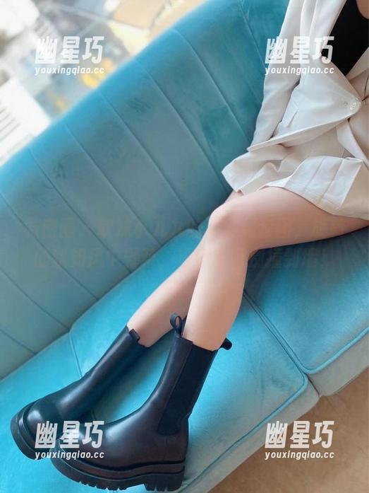 微密圈 - 软妹小九九的双马尾套图，旋转的犹如风中野草，注意千万别撞到墙！