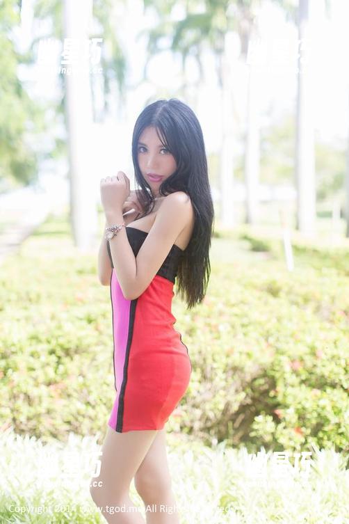 青豆客-颖莹儿YY 青豆客 - 上班也要拍照?颖莹儿YY原图护士壁咚网友的心!