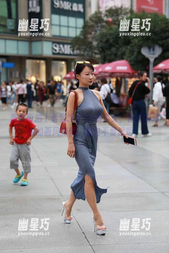 魔镜街拍丨看到这个JK美少女，真想知道她的画风如何，图包不要停啊！